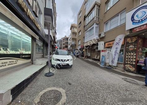 Buca Güven Mahallesinde//şirinyerde Noter Yanı//migroskarşısı//10yıllık//100m2/ebvynbnayolu//2+1dair