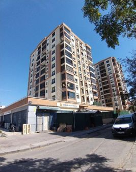 İzmir Buca Çamlıpınar Mahallesinde// Erşan Sitesinde//sıfır Eşyalı//3+1//arakatdaire