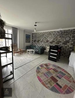 Tramvaya Yürüme Mesafesinde Eşyalı Satılık 1+1