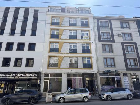 Emek Mah. Ertaş Caddesi Üzeri 3+1 145m2 Merkezi Konum Daire