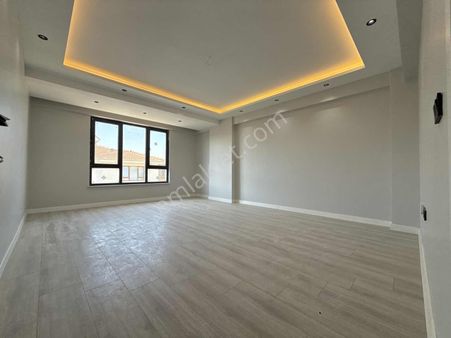 Emek Mah. Ertaş Caddesi Altı Bahçeli Nizam 3+1 135m2 Daire