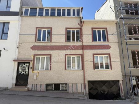 Emek Mah. Ertaş Caddesi Yakını 2.5 Katlı Müstakil Ev