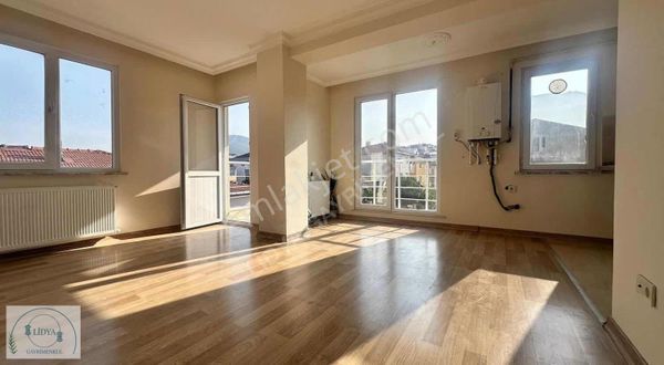 Kayışdağı Mh. Merkeze Ve Metroya Yakın Eşyasız 4.kat 1+1