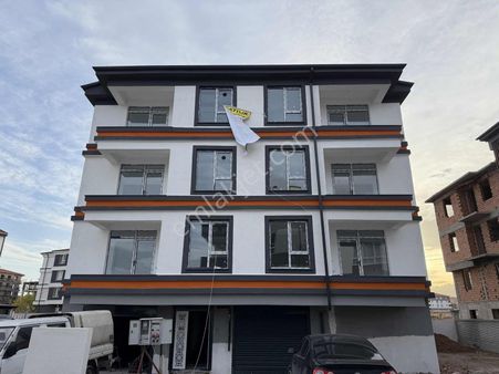 Şehir Hastanesi Ve Tramvay Durağı Yakını 1+1 60m2 Daireler