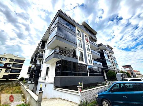 Yüksel'den Akçay'da Kapalı Otoparklı Geniş 1+1daire