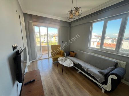 Bahar'dan Görükle'de Cadde Üzerinde 1+1 Eşyalı Kiralık Daire