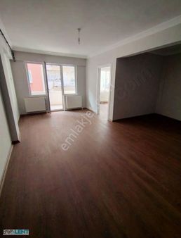 Ege Mahallesi'nde Hastaneye Çarşıya Yakın 2+1 Satılık Daire