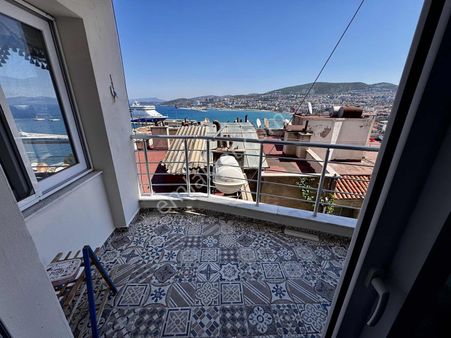 Kuşadasının Eşsiz Manzarasına Sahip Bakımlı Daire