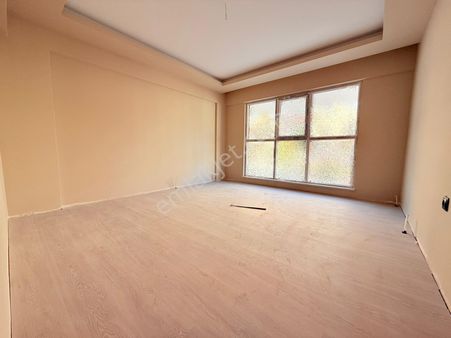 Şehitler Caddesi Dibi Oturuma Hazır Lüks Yapılı Sıfır Binada 3+1