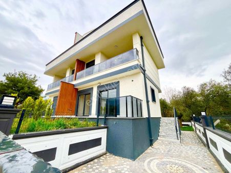 Yükselden Gürede Çok Geniş Bahçe Lüx Proje De Muhteşem Villa