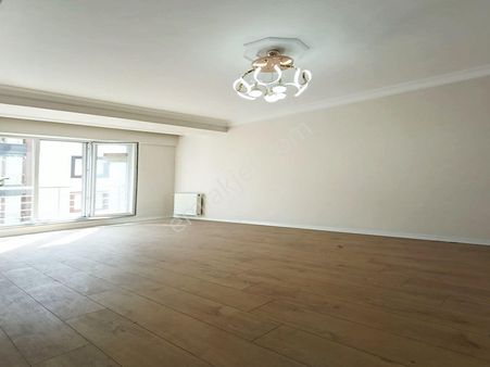 Nes Yapıdan Merkezi Konumda Full Dekorlu Karanlık Odası Olmayan 2+1 Satılık Ara Kat Daire