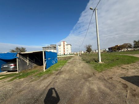 Tuşba Emlaktan Evlerin Bitişiğinde Satılık Arsa