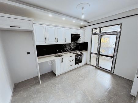 Tuğra'dan Cadde Cepheli Binada Limitsiz Kredili Satılık Daireler