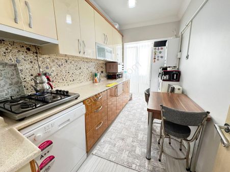 Şafak'tan İncirli'de Cadde Üzeri 3+1 Orta Kat Ön Cephe Ful Yapı!