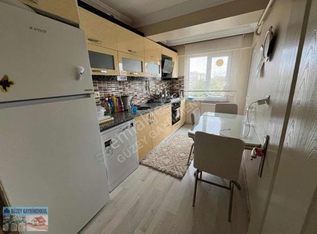 Havuzlar Mahallesinde Acil Satılık 10 Yıllık 3+1 Daire