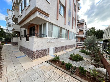 Pazartesi Pazarı Ege Caddesi Liman Yolu Mevkii Bahçeli Ön Cephe