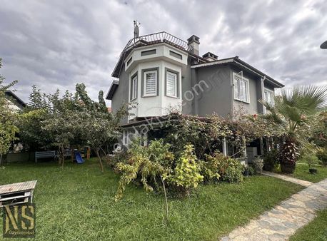 Kırkpınar Bağdat Cd. Çok Yakın Havuzlu Sitede Satılık 4+1 Villa