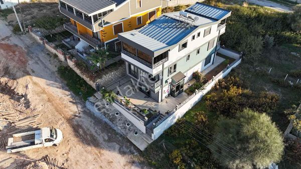 Didim Hisar Mahallesi'nde Satılık 3+1 Full Eşyalı Deniz Manzaralı Çok Geniş İkiz Villa