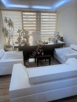 Büyükçekmece Merkezde Bankalar Caddesinde 1+1 Bakımlı Ofis