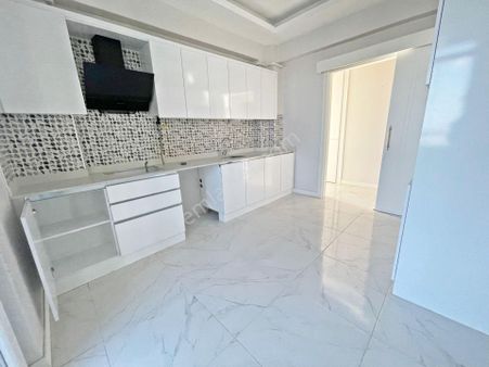 Karacaahmet'te Yerden Istımalı Cam Balkonlu Ara Kat 2+1 Daire