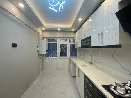 Koza Emlak'tan Mareşal Çakmak Mahalesinde Full Yapılı Bağımsız 3+1 Satılık Daireee