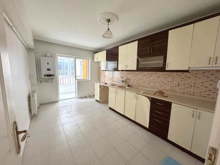 (1159) Keçiören Atapark Mahallesinde Cadde Üzerinde 2.orta Katta 3+1 Satılık Boş Daire