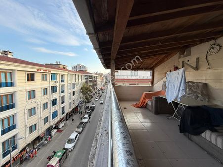 Metrobüse 10 Dk Cadde Üzeri İster Eşyalı İster Eşyasız Teraslı !