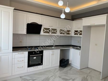 Bağlar Bağcılarda Sivrek Caddesi Üzeri 3 Yılılık Satılık Dairemiz