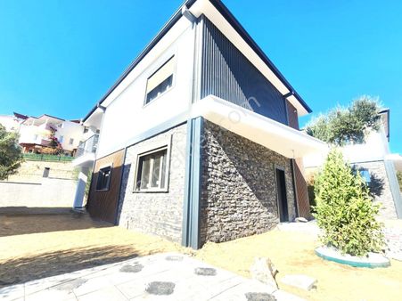 👉burhaniye Pelitköy'de Sıfır Denize Çok Yakın Tam Bağımsız Nezih Site İçi Lüks 4+1 Satılık Villalar