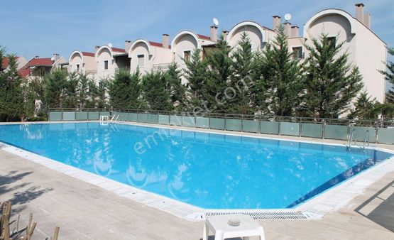 Kelepir... Fırsat.. Havuzlu.. Geniş Bahçeli.. Köşe.. Ferah Villa