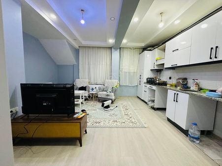 İsmetpaşa Mah’de 1+1 70m2 3 Yıllık Amerikan Mutfaklı Bahçe Katı