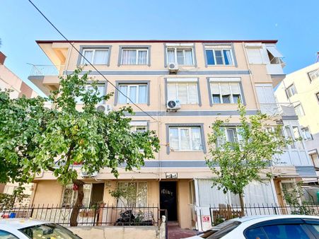 ▶ ▶ Akçay Körfez'den Denize 350 Mt Ara Kat Merkezi Konumda 2+1 Satılık Daire