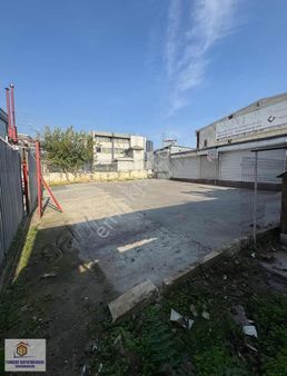 Yenibosna"da Düz Ayak Ofisli 1700 M2 Tır Yanaşır Kiralık Depo