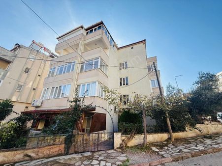 Altınoluk Deniz Manzaralı Kaloriferli Masrafsız Merkezi Konumda 2+1 2.kat Daire