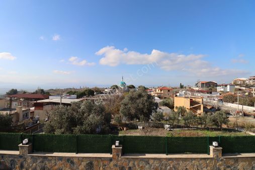 Yaylaköy'de Villa İmarlı Kısmi Deniz Manzaralı 737m2 Arsa