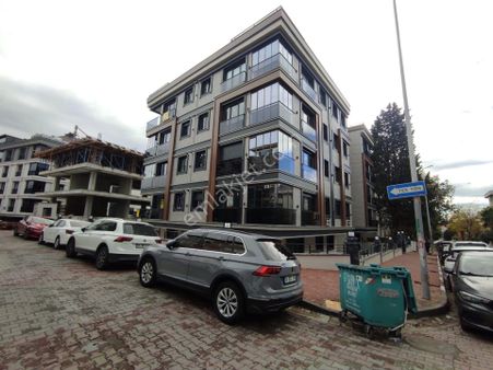 Bahçelievler Çalışlar Yakını Köşe Konumlu 5+2 Kiralık Daire