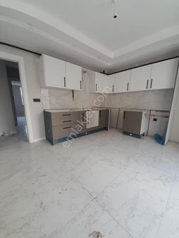 Sütlüce Mahallesinde 2.kat Sıfır Köşe Başı Satılık