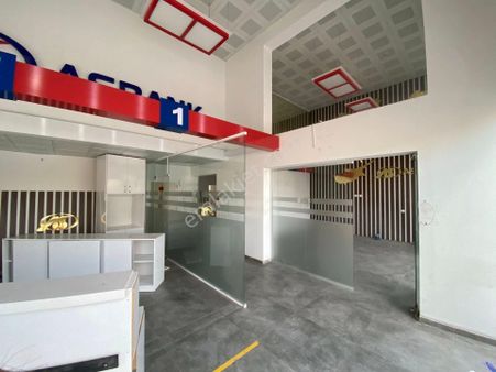 Lefkoşa Yenikent Bölgesinde Anacadde Üsdü Kiralık Dükkan 240 M2 Ticari İzinli Banka Şubesi Olabilir