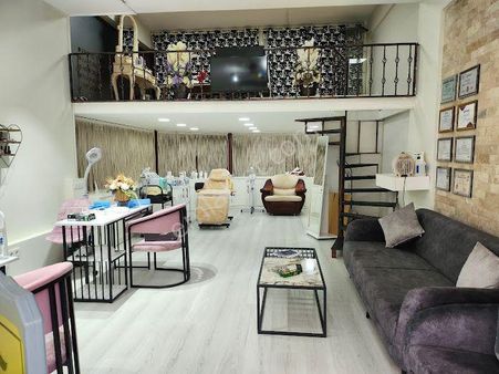 Küçükçekmece Atakent 3.etap Yönetim Binasının Üstünde Satılık İşyeri