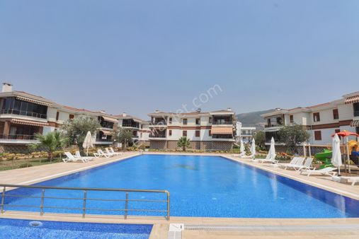Mahmut İşler'den Altınoluk'ta Satılık Havuzlu Sıfır 2+1 Daire