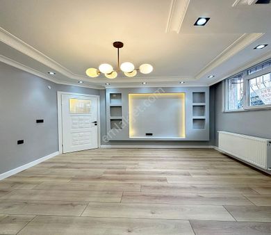 Metrobüse Yakın Yeni Binada Geniş Bahçeli 2+1 Kiralık Daire