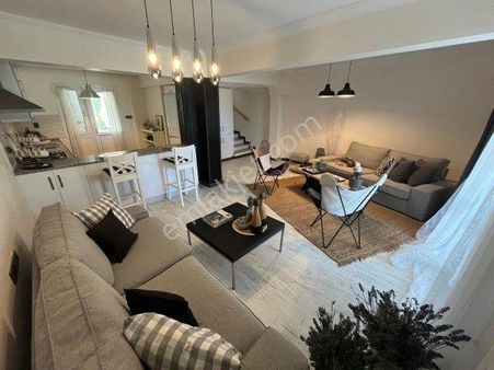 Urla Gülbahçede Site İçinde Satılık 3+1 Müstakil Villa