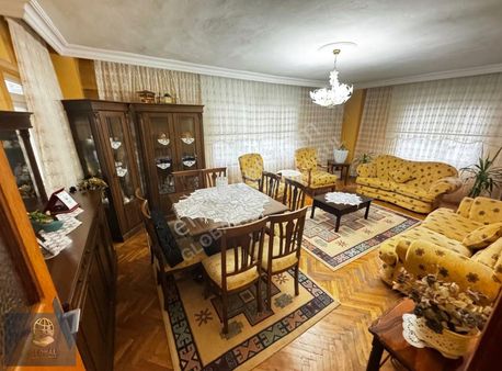 Nusratiye Merkezi Konumda Arakat Cadde Cephe 3+1