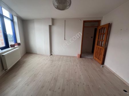 Gaziosmanpaşa'da Barbaros Hayrettin Paşa Mahallesinde Kiralık Boş 2+1 Daire