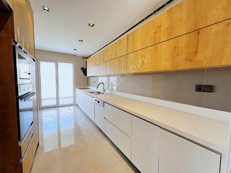 Yamaner Gayrimenkul'den Ertuğrul Shu08'de Kiralık 3+1 Köşe Daire