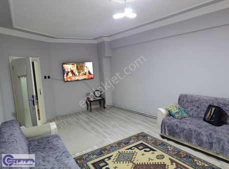 Çoklar Gayrimenkul'den Çarşı Merkezde Satılık 3+1 Daire