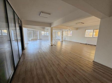 Mükemmel Konumda Her İşe Uygun 2 Katlı Bölmeli Kiralık Dükkan