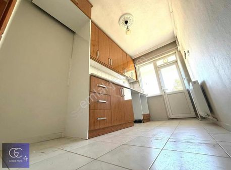 Cadde'den Uygun Fiyatlı Doğalgazlı Sahile Yakın 2+1 Satılık