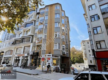 Akademi Gayrimenkul'den Çarşıda Kiralık 4+1 Daire