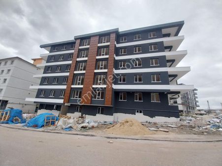 Emza Gayrimenkul'den Köşe Başı, Önü Açık, Yola Yakın 3+1